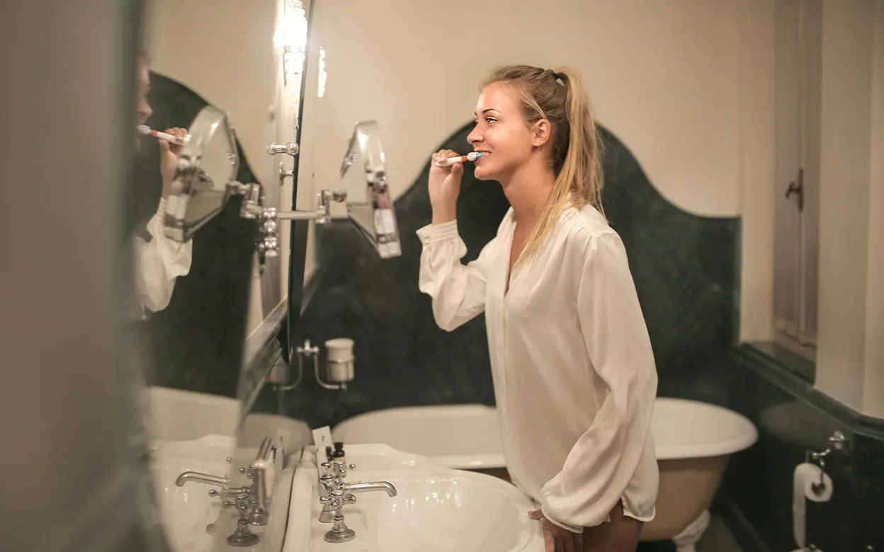 Die Grundpfeiler der Zahngesundheit: Zähneputzen, Zahnpasta und Pflege